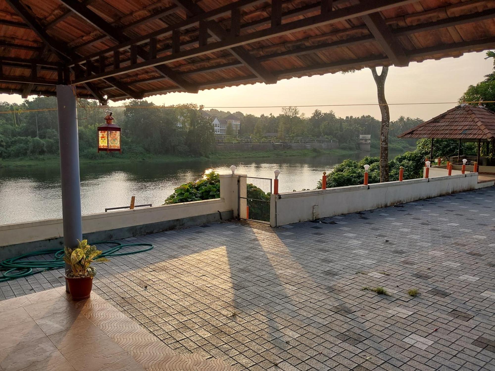 Stayberries River Rock Villa Athirapilly Kizhake Chalakudi Exterior photo