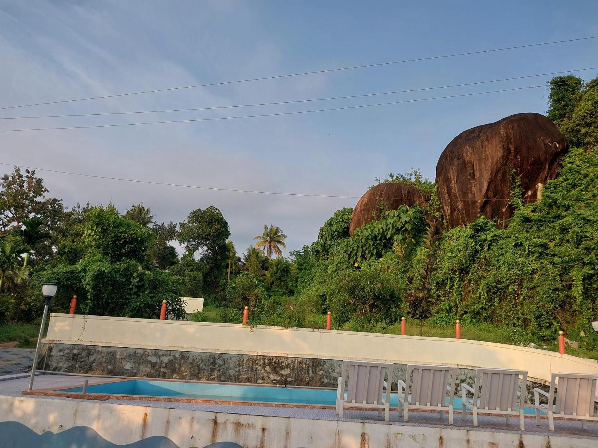 Stayberries River Rock Villa Athirapilly Kizhake Chalakudi Exterior photo